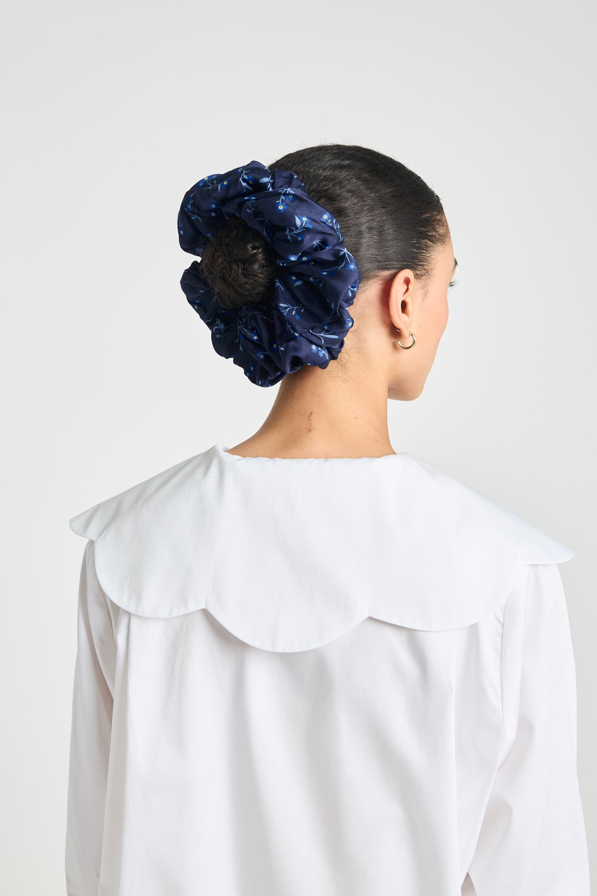 Oversized scrunchie - Navy posy