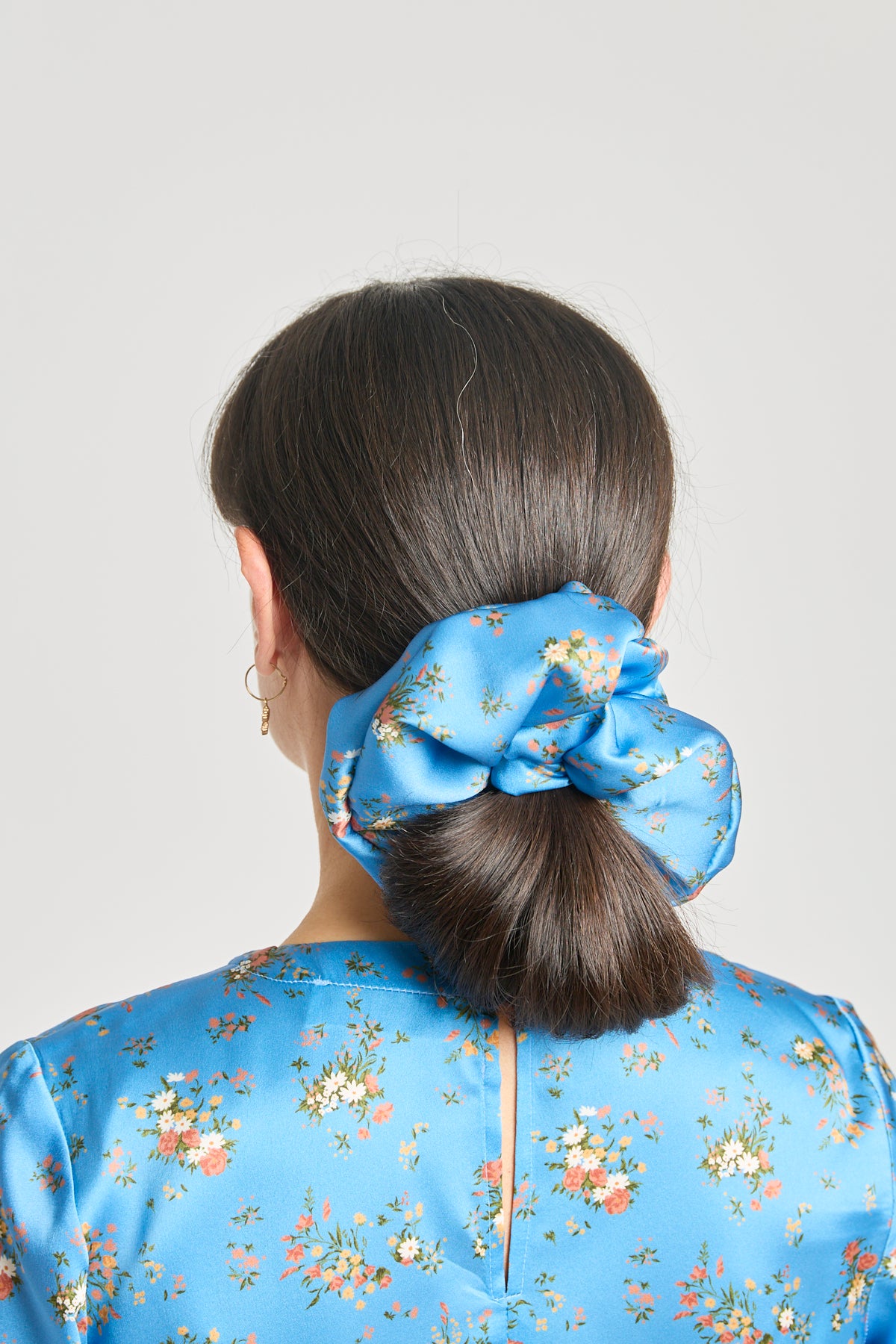 Oversized scrunchie - Blue satin